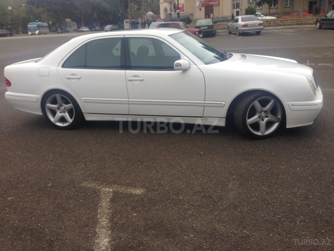 Mercedes E 240 2001, 176,549 km - 2.6 л - Gəncə