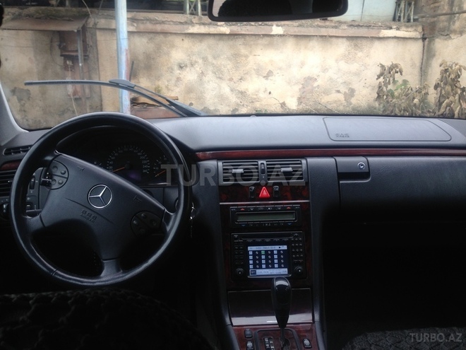 Mercedes E 240 2001, 176,549 km - 2.6 л - Gəncə