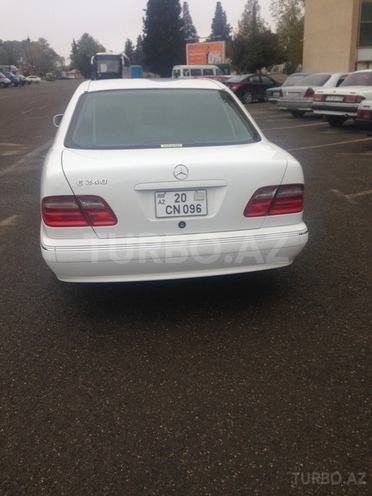 Mercedes E 240 2001, 176,549 km - 2.6 л - Gəncə