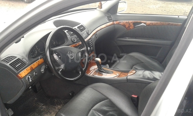 Mercedes E 240 2002, 212,335 km - 2.4 l - Gəncə