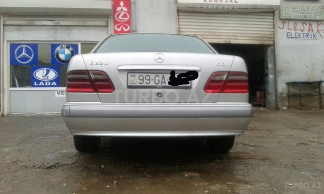 Mercedes E 220 2001, 355,000 km - 2.2 l - Bakı