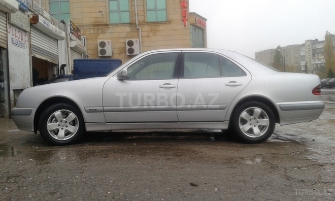 Mercedes E 220 2001, 355,000 km - 2.2 l - Bakı