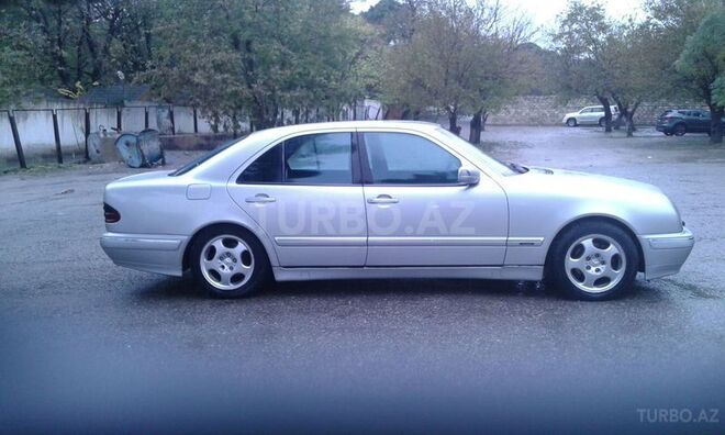 Mercedes E 220 1999, 306,125 km - 2.2 l - Bakı