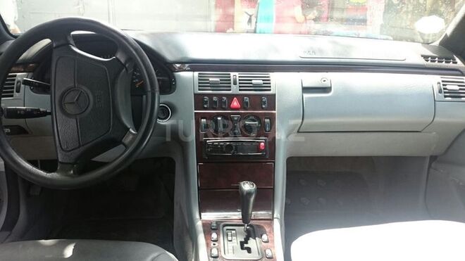 Mercedes E 230 1997, 247,000 km - 2.3 l - Lənkəran