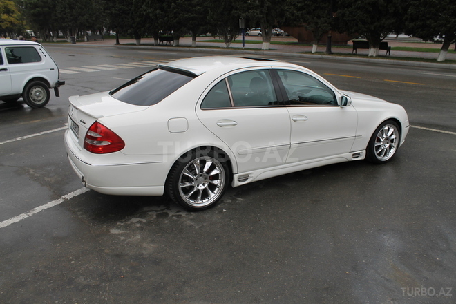 Mercedes E 240 2003, 102,000 km - 2.6 l - Sumqayıt