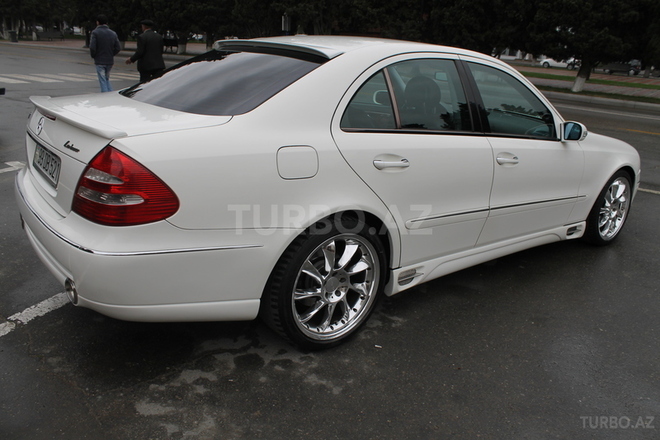 Mercedes E 240 2003, 102,000 km - 2.6 l - Sumqayıt