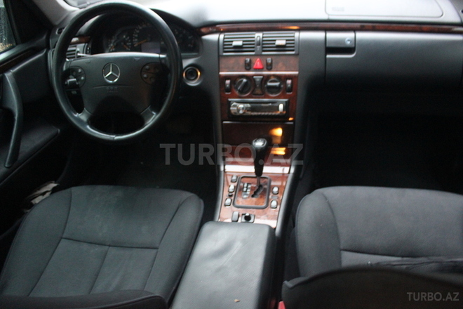 Mercedes E 220 2000, 230,000 km - 2.2 л - Bakı