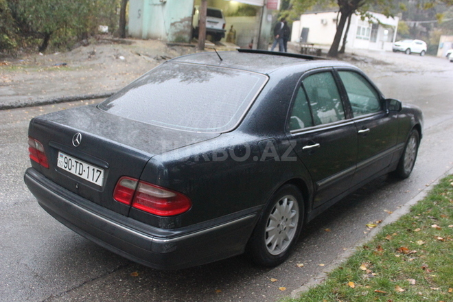 Mercedes E 220 2000, 230,000 km - 2.2 л - Bakı