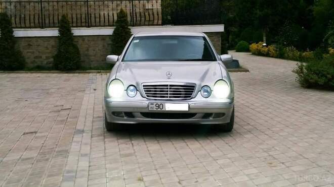 Mercedes E 220 2001, 175,000 km - 2.2 l - Bakı