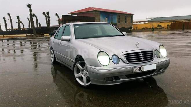 Mercedes E 220 2001, 175,000 km - 2.2 l - Bakı