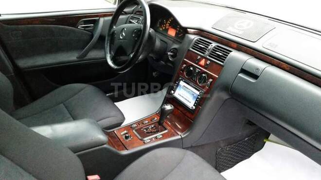 Mercedes E 220 2001, 175,000 km - 2.2 l - Bakı
