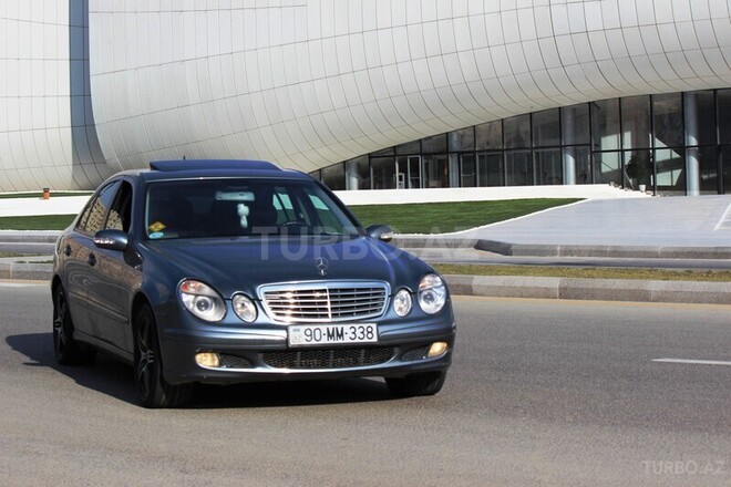 Mercedes E 220 2003, 198,000 km - 2.2 l - Bakı