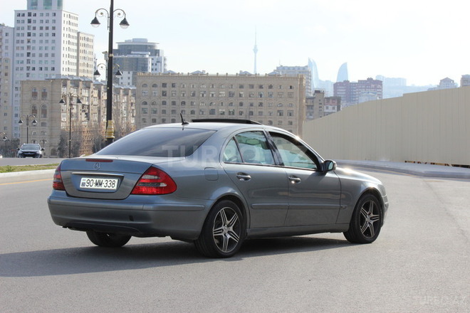 Mercedes E 220 2003, 198,000 km - 2.2 l - Bakı