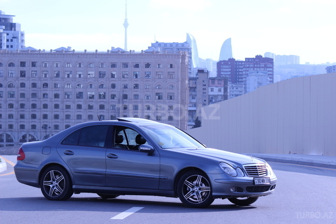 Mercedes E 220 2003, 198,000 km - 2.2 l - Bakı