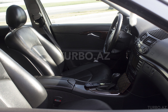 Mercedes E 220 2003, 198,000 km - 2.2 l - Bakı