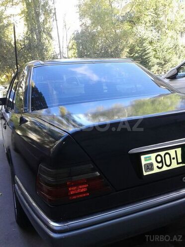 Mercedes E 220 1993, 361,140 km - 2.2 l - Bakı