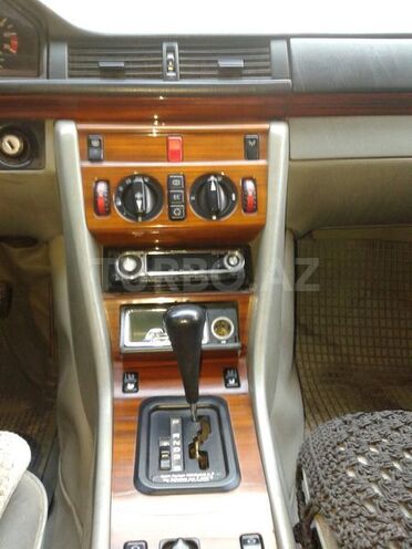 Mercedes E 220 1993, 361,140 km - 2.2 l - Bakı