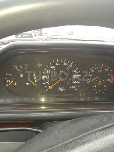 Mercedes E 220 1993, 361,140 km - 2.2 l - Bakı