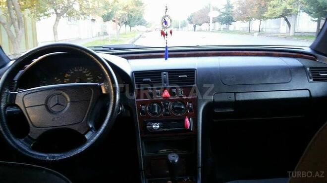 Mercedes C 220 1998, 306,190 km - 2.2 л - Qax