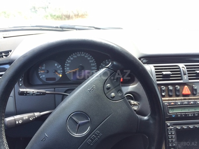 Mercedes E 320 2000, 172,000 km - 3.2 l - Salyan