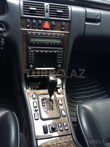Mercedes E 320 2000, 172,000 km - 3.2 l - Salyan