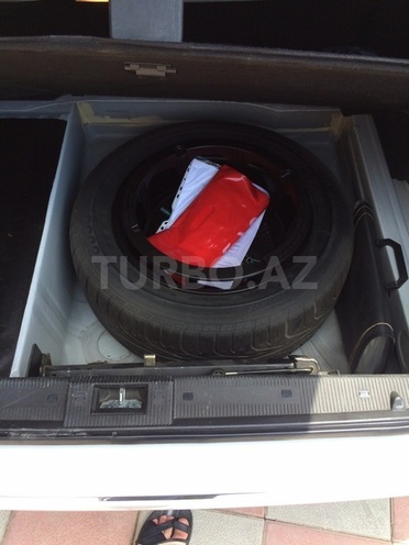Mercedes E 320 2000, 172,000 km - 3.2 l - Salyan