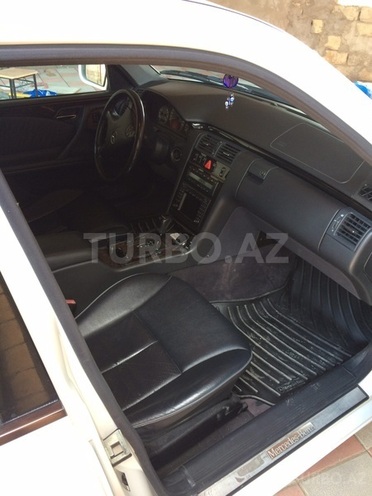 Mercedes E 320 2000, 172,000 km - 3.2 l - Salyan