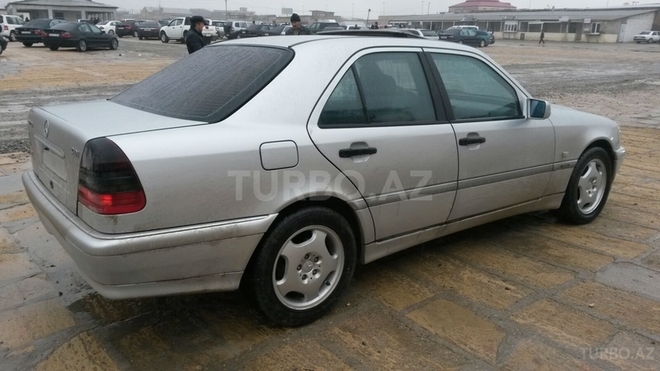 Mercedes C 220 1999, 230,000 km - 2.2 l - Bakı