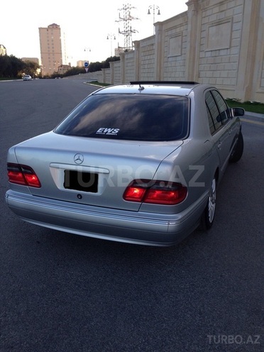 Mercedes E 320 2001, 214,700 km - 3.2 l - Bakı