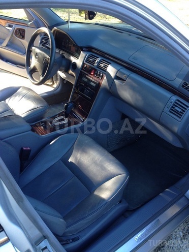 Mercedes E 320 2001, 214,700 km - 3.2 l - Bakı