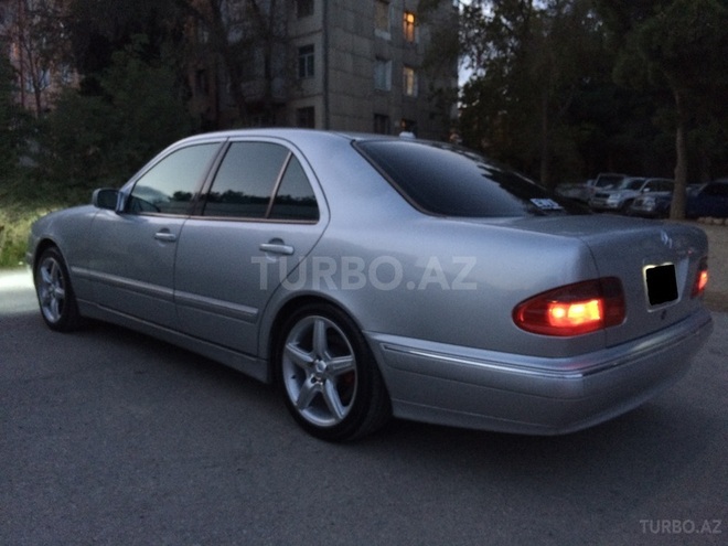 Mercedes E 320 2001, 214,700 km - 3.2 l - Bakı