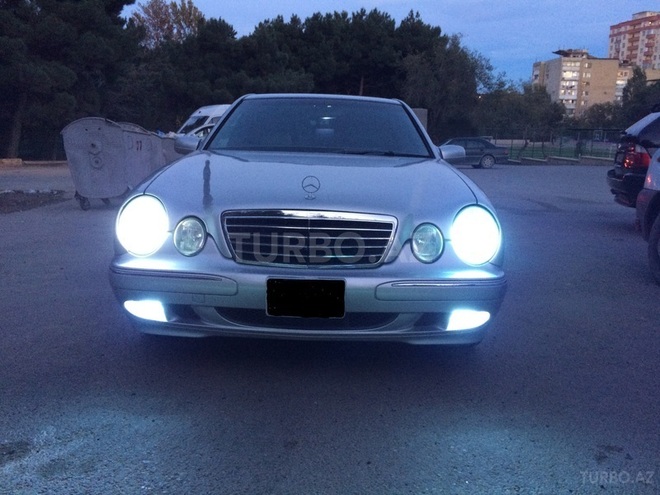 Mercedes E 320 2001, 214,700 km - 3.2 l - Bakı