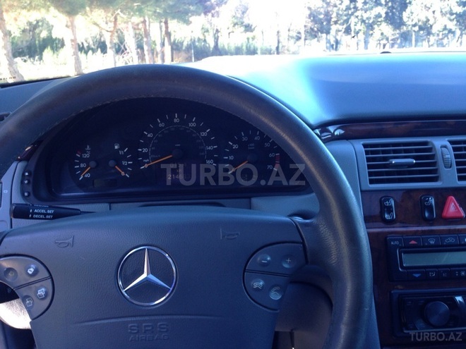 Mercedes E 320 2001, 214,700 km - 3.2 l - Bakı