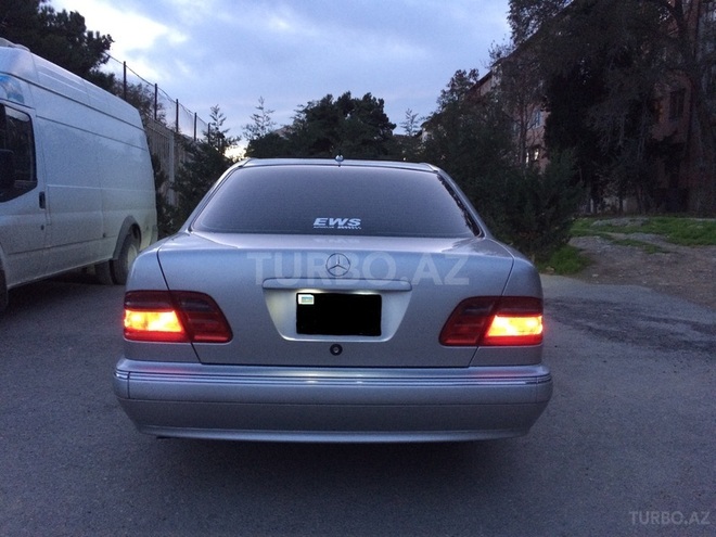 Mercedes E 320 2001, 214,700 km - 3.2 l - Bakı