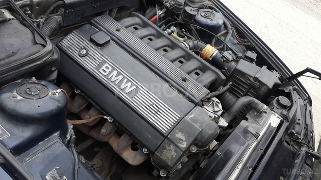 BMW 520 1993, 300,000 km - 2.0 l - Ağdaş