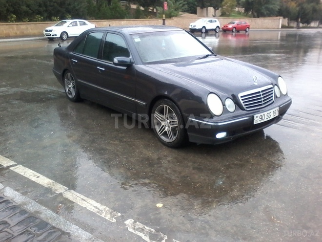 Mercedes E 220 2000, 226,000 km - 2.2 l - Bakı