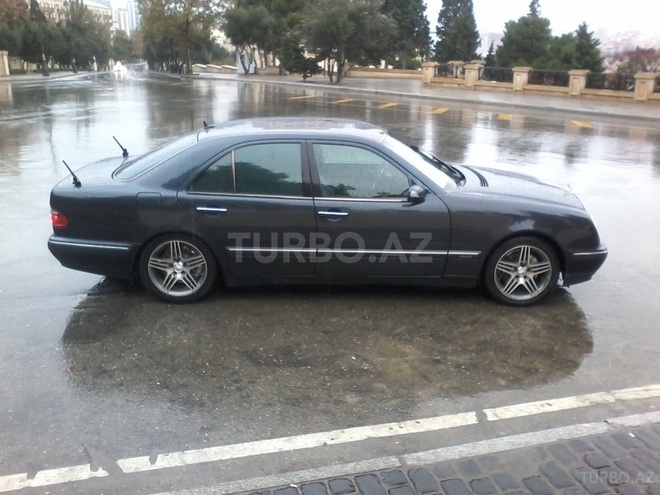 Mercedes E 220 2000, 226,000 km - 2.2 l - Bakı