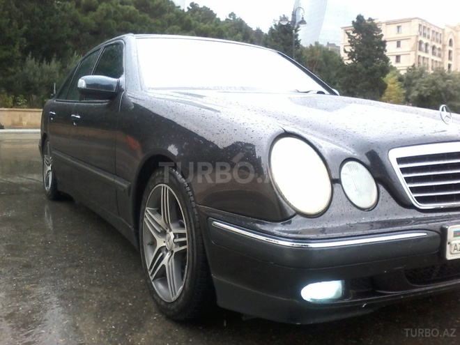 Mercedes E 220 2000, 226,000 km - 2.2 l - Bakı