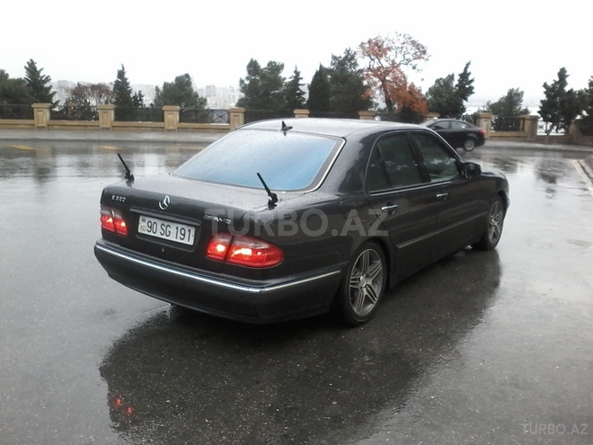 Mercedes E 220 2000, 226,000 km - 2.2 l - Bakı