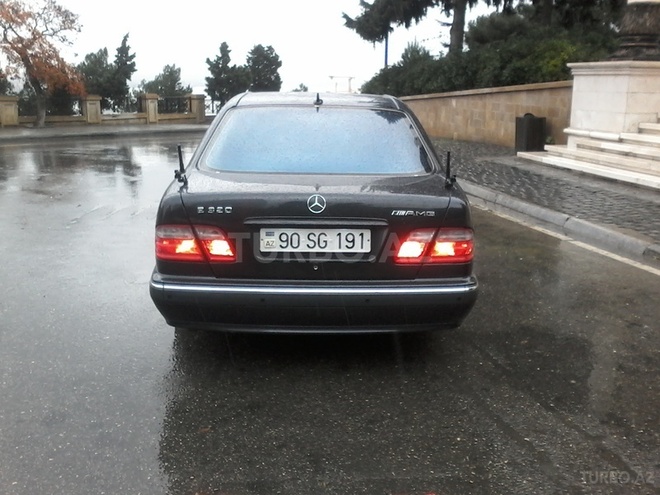 Mercedes E 220 2000, 226,000 km - 2.2 l - Bakı