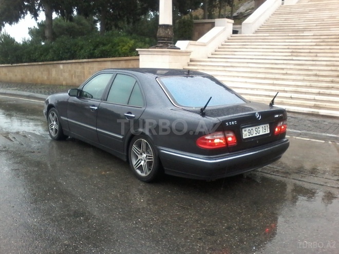 Mercedes E 220 2000, 226,000 km - 2.2 l - Bakı