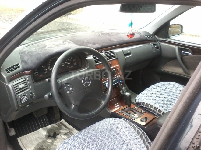 Mercedes E 220 2000, 226,000 km - 2.2 l - Bakı