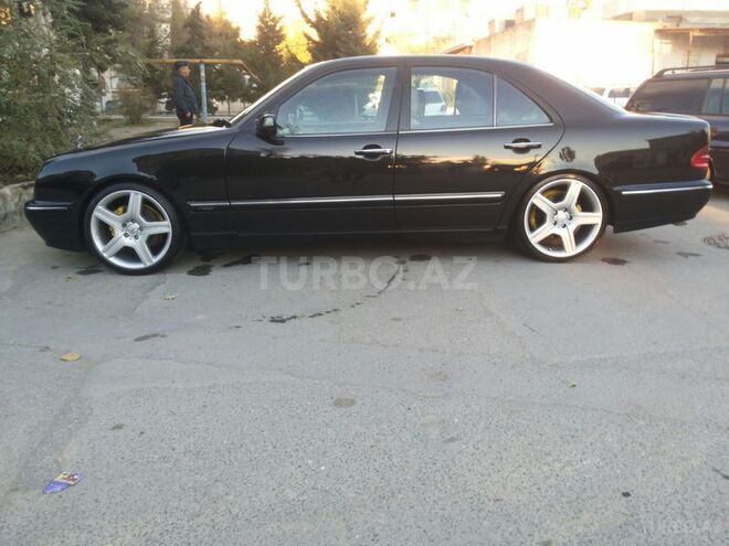Mercedes E 320 2001, 220,000 km - 3.2 л - Bakı