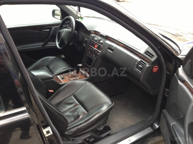 Mercedes E 240 2000, 285,147 km - 2.6 л - Bakı