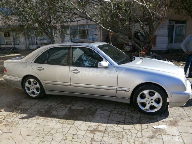 Mercedes E 240 2000, 247,000 km - 2.4 л - Bakı