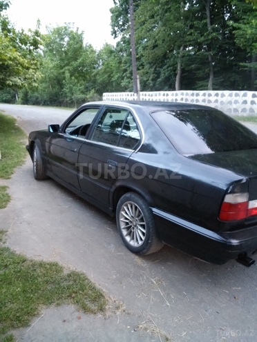 BMW 518 1995, 382,000 km - 1.8 l - Zaqatala