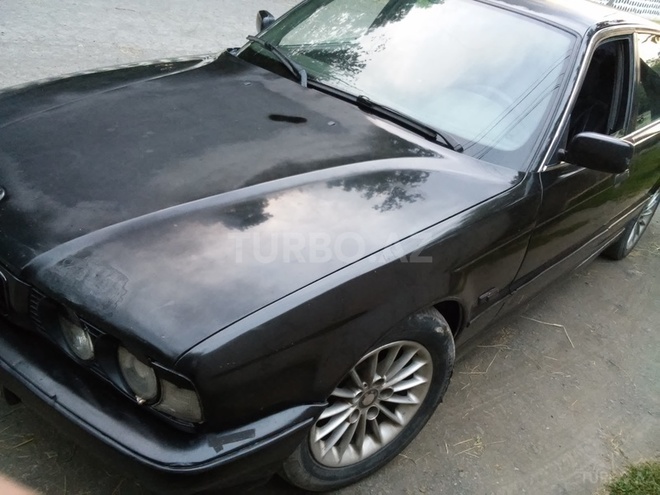 BMW 518 1995, 382,000 km - 1.8 l - Zaqatala