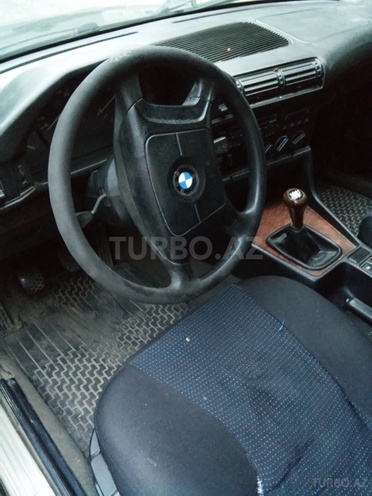 BMW 518 1995, 382,000 km - 1.8 l - Zaqatala