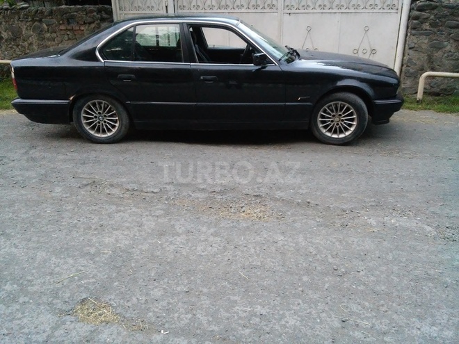 BMW 518 1995, 382,000 km - 1.8 l - Zaqatala