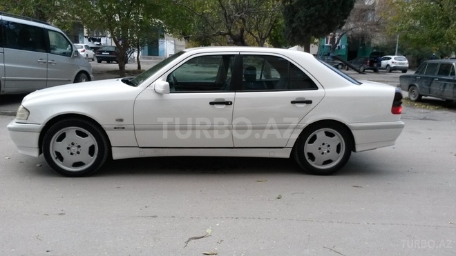 Mercedes C 220 1999, 214,000 km - 2.2 л - Bakı
